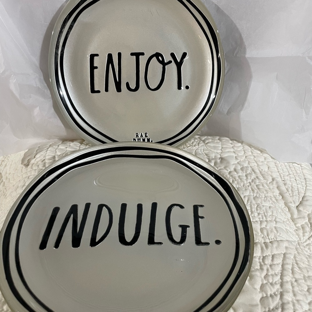 Rae Dunn Dinner plate set